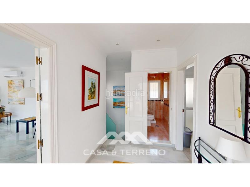 Foto cfc1cbd7-85d4-4246-8dc6-f103b0cbf2b2. House with parking pool in Caleta de Velez