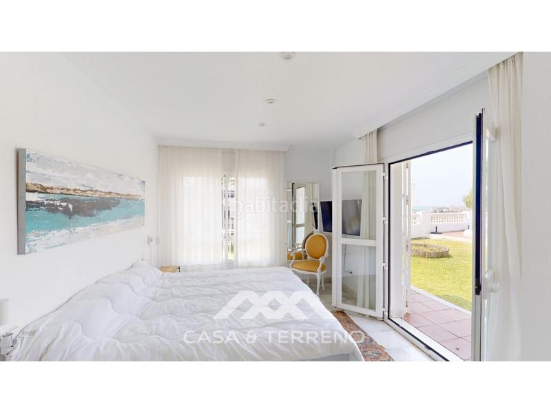 Foto d29a2365-4a2b-47f3-86d6-9e6d404ece13. House with parking pool in Caleta de Velez