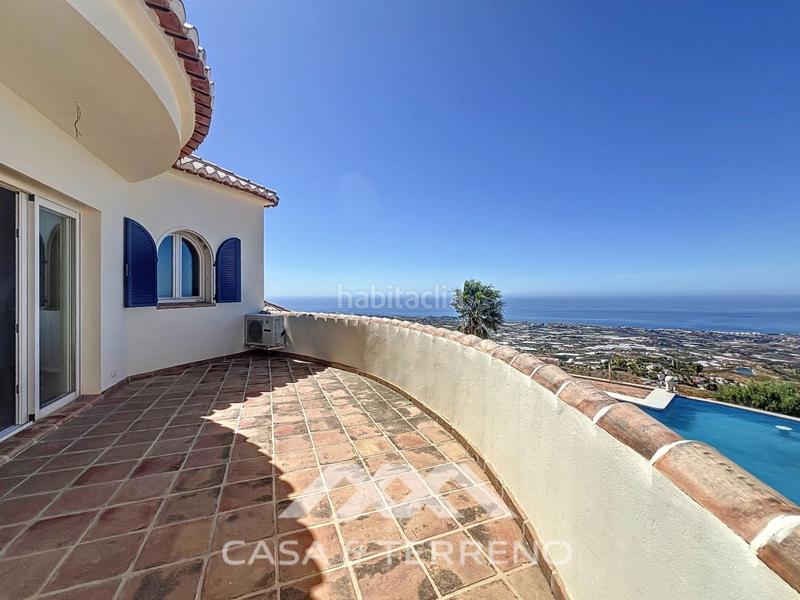 Foto b2d95d57-ea62-4629-8021-f2f4bacb373f. Casa amb aparcament piscina a Algarrobo pueblo Algarrobo