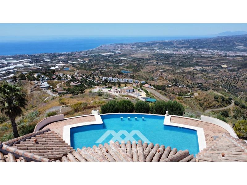 Foto f5638db5-ae27-43d4-b0c8-8bdfb10b81ed. Casa amb aparcament piscina a Algarrobo pueblo Algarrobo
