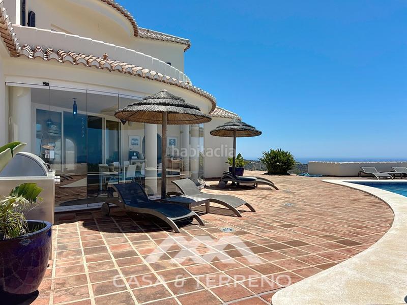 Foto f5d71bdd-fb2e-429b-881d-fb83df266faf. Casa amb aparcament piscina a Algarrobo pueblo Algarrobo