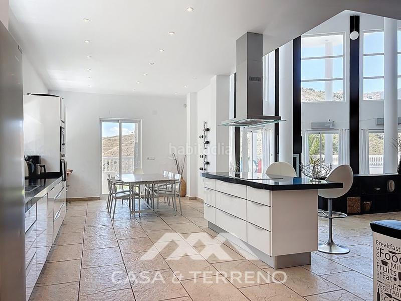 Foto 40d96572-b33d-4692-901f-770ea4d5e00b. Casa amb aparcament piscina a Algarrobo pueblo Algarrobo