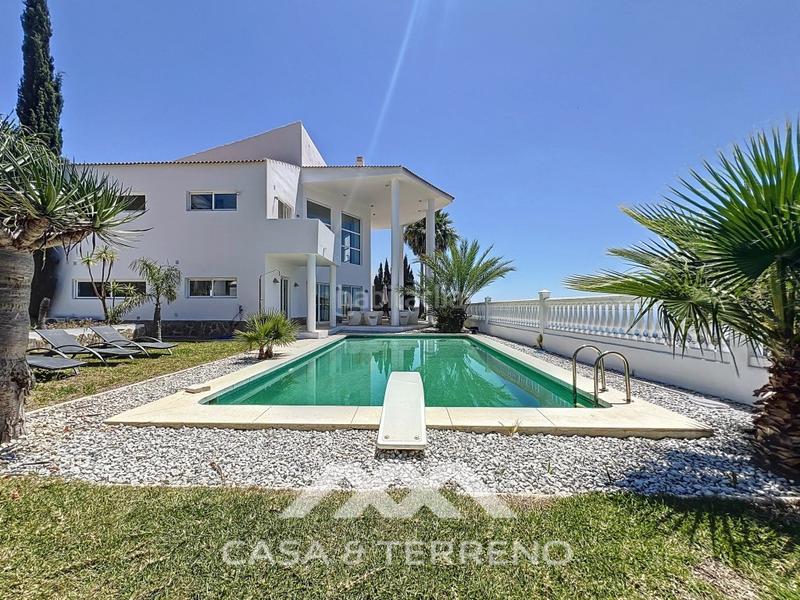 Foto 73e9b847-3f2e-487c-af53-743eb24131db. Casa amb aparcament piscina a Algarrobo pueblo Algarrobo