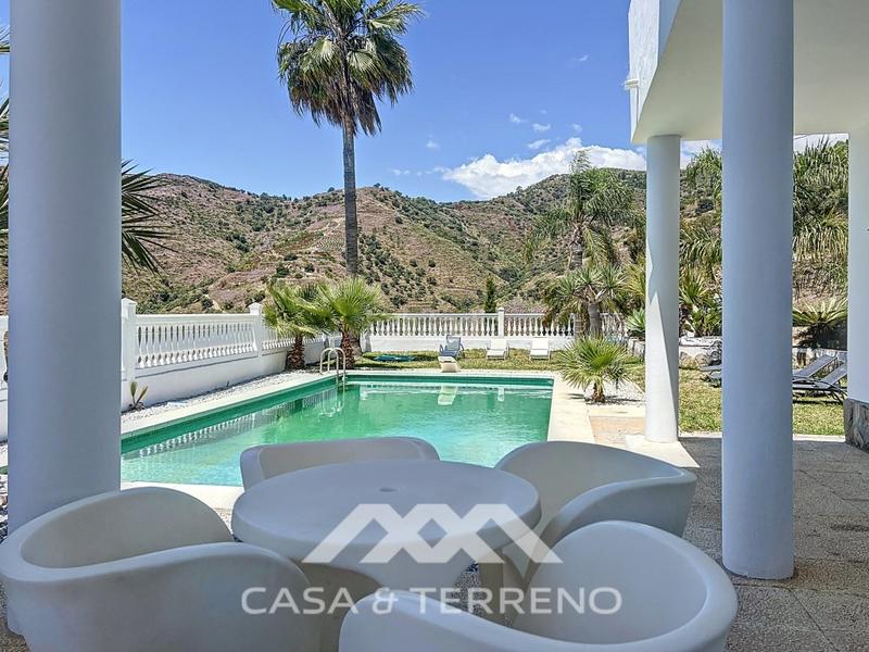 Foto 9cd2d5fe-c1b7-441b-9df9-b1a8fb454b0d. Casa amb aparcament piscina a Algarrobo pueblo Algarrobo