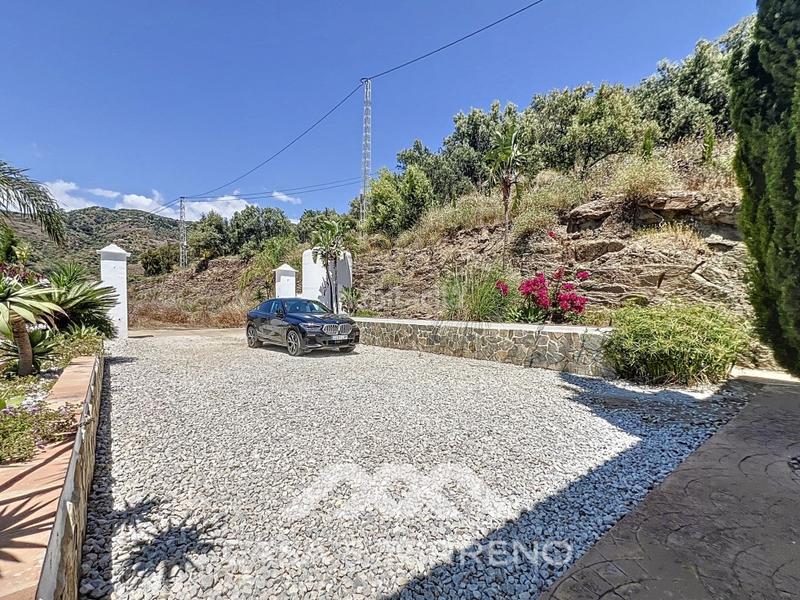 Foto b6d489dd-9890-4c2d-a4ad-a3f0a57ba5ce. Casa amb aparcament piscina a Algarrobo pueblo Algarrobo