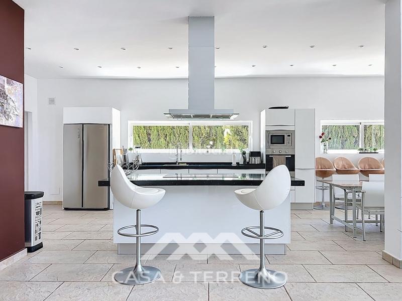 Foto be3e22b0-498f-4525-9a1a-4308e6f65408. Local comercial luz. espacio. lujo. vida contemporánea en Algarrobo