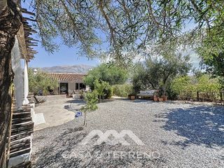 Local Comercial  Diseminado polígono 4 parcela. Se vende joya andaluza en arenas con tres apartamentos y un exte
