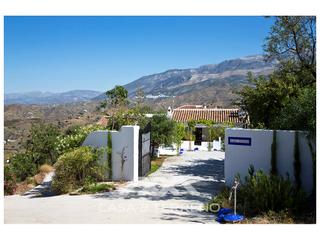 Local commercial  N/a. Se vende joya andaluza en arenas con tres apartamentos y un exte