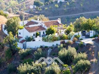 Xalet  N/a. Se vende joya andaluza en arenas con tres apartamentos y un exte