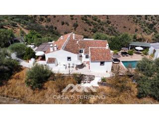 Xalet  N/a. Se vende joya andaluza en arenas con tres apartamentos y un exte