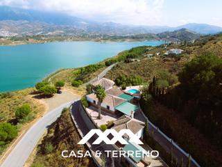 Casa  N/a. Se vende exclusiva villa con vistas al lago, apartamento de invi