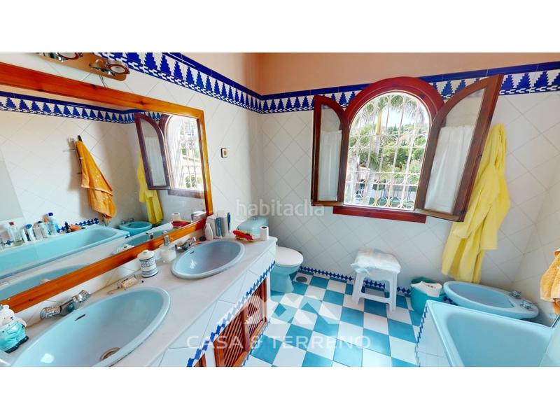 Foto cce506a2-a0f2-4723-b028-aac20c1e23be. Chalet se vende encantadora villa de estilo mediterráneo en Chilches