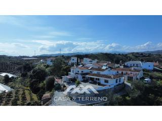 Chalet  N/a. Se vende finca única con vistas al mar y a la montaña en almayat