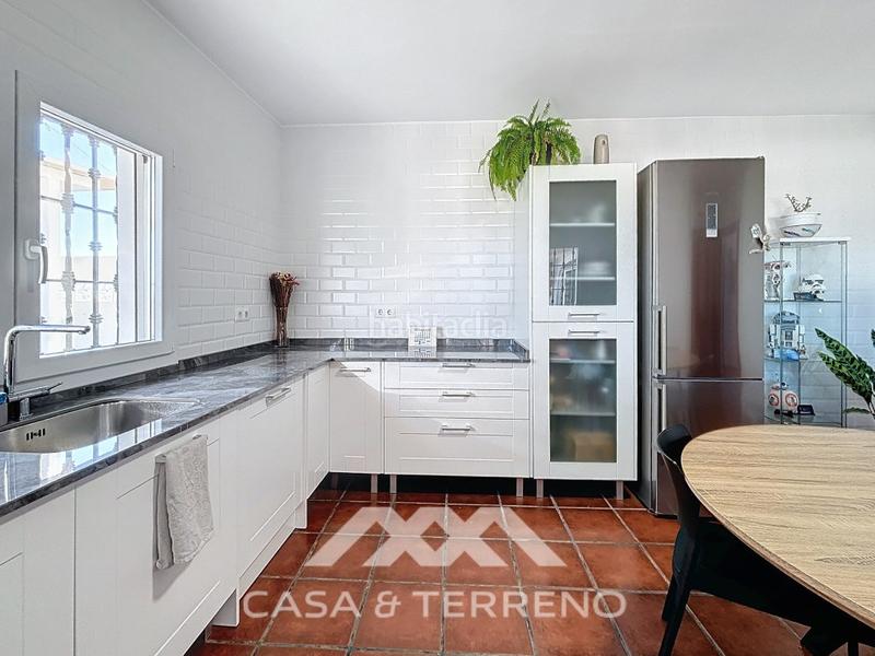 Foto c03f09b9-72d2-4209-b41e-83e209461f06. Chalet se vende finca única con vistas al mar y a la montaña en almayate en Almayate Bajo