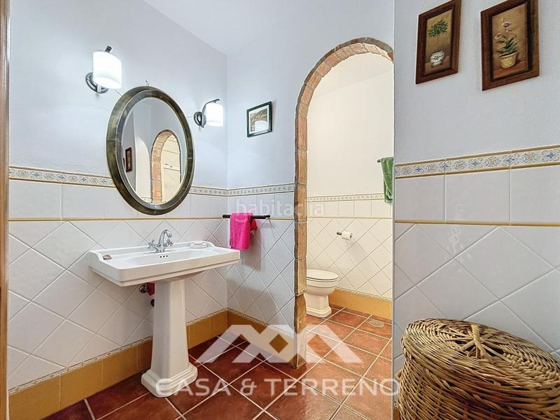 Foto c4fa3345-b213-4965-819c-9b2c46bc22ff. Chalet se vende finca única con vistas al mar y a la montaña en almayate en Almayate Bajo
