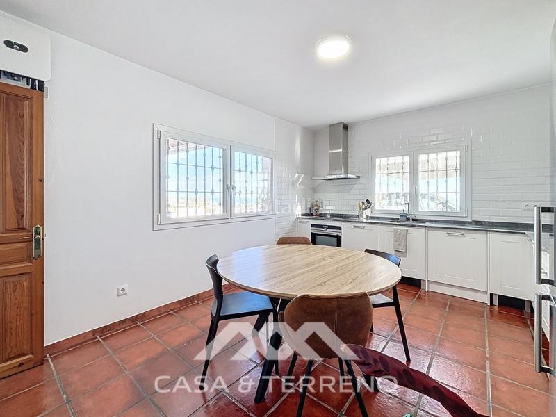 Foto ee86009d-a877-404e-b414-9439aa481698. Chalet se vende finca única con vistas al mar y a la montaña en almayate en Almayate Bajo