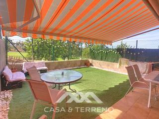 Affitto Casa a schiera  N/a. Adosado muy luminoso en caleta en alquiler todo el año, excepto