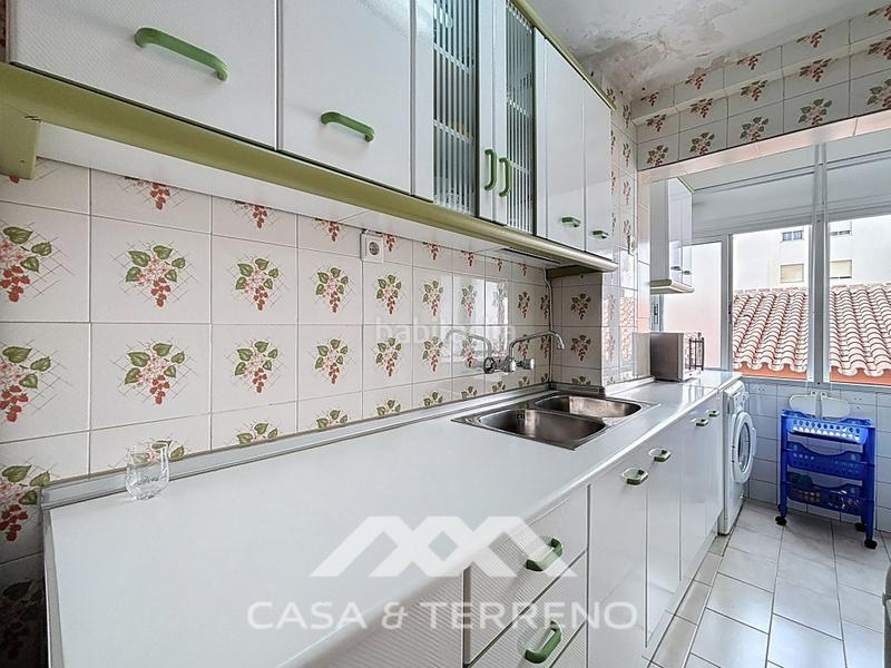 Foto af62a317-5a1b-4275-9925-461519dacb2f. Apartamento piso luminoso con amplio balcón y excelente ubicación en Torre del Mar