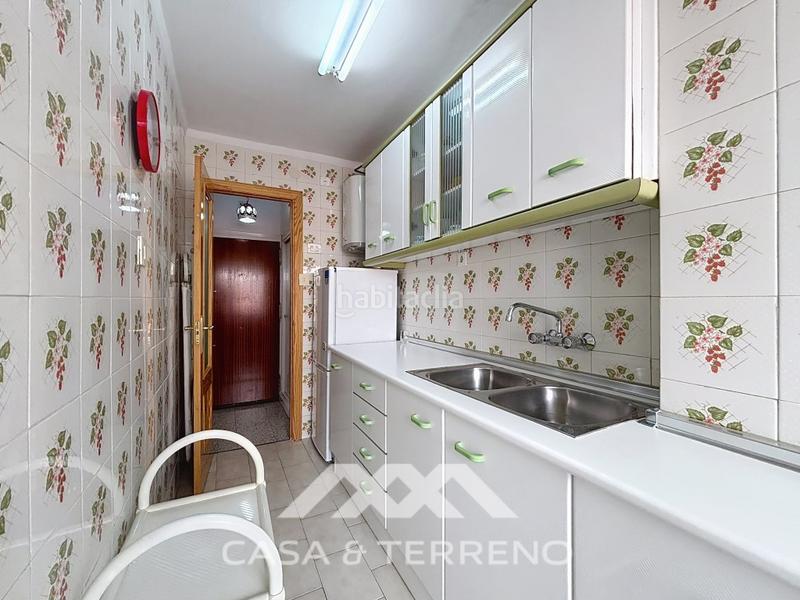 Foto ed2ee387-0b7b-4f9b-93e6-7da633330bf8. Apartamento piso luminoso con amplio balcón y excelente ubicación en Torre del Mar
