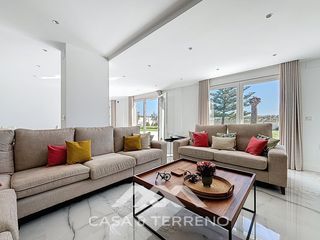 House  Diseminados almayate alto (diseminado). Villa con gran jardín, casa de invitados y parcela adicional en