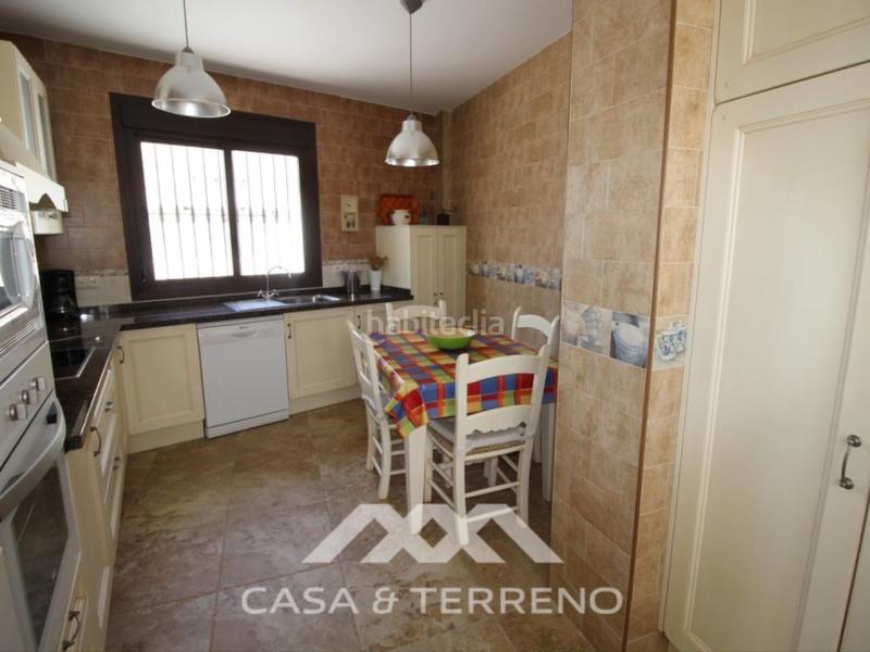 Foto 4741b781-b66b-4229-8401-0cc5381ccbef. Maison jumelée dans calle dans Salares