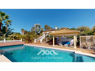 Casa  N/a. Encantadora villa española en vélezmálaga con piscina, jardín y
