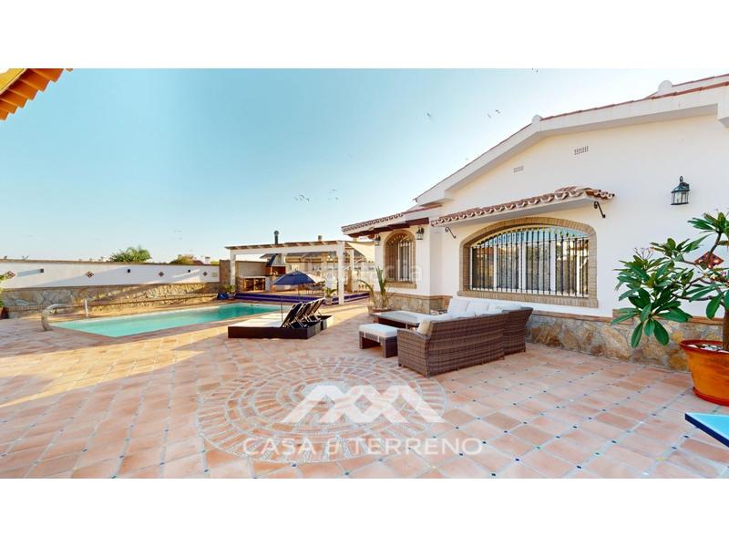 Foto b4e24348-7fe1-4933-b42d-2f571e8c0202. Casa con parcheggio piscina in Caleta de Velez