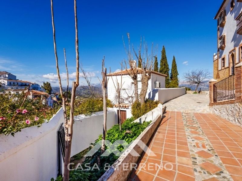 Foto 18e5cbb8-22f8-48b8-ac25-c60245a23a99. Casa amb aparcament piscina a Comares