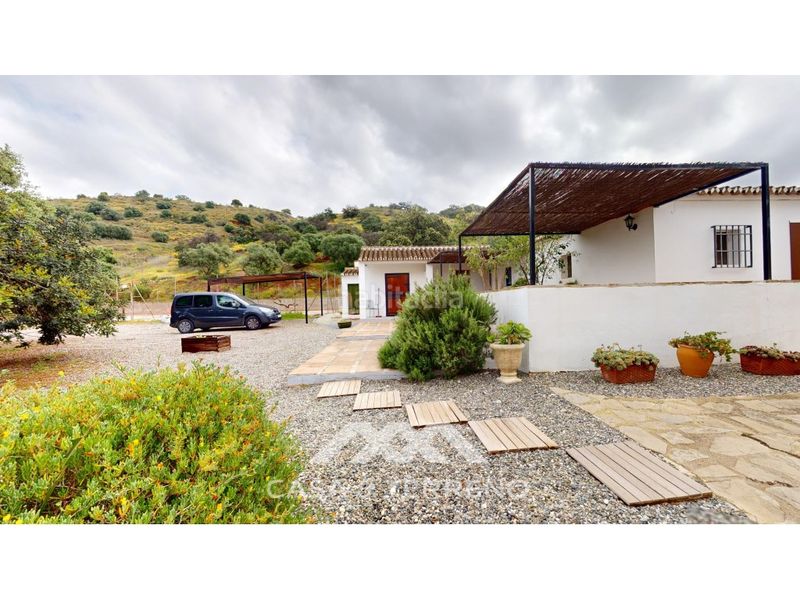 Foto a3bdee5d-fef2-42d5-bd40-07f99ca40e0f. Casa amb aparcament piscina a Álora