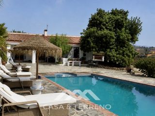 Casa  Diseminados cortijo loma sapo (diseminado). Villa en venta en almayate