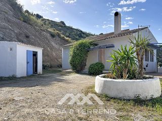 Haus  Poligono 8 paraje 200 lomilla. Descubre una propiedad verdaderamente única, donde la tranquilid