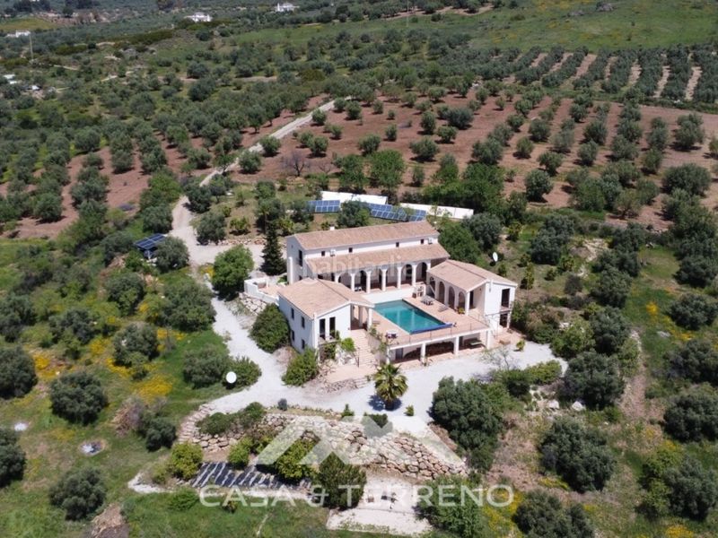 Foto da1f2b76-a3cc-4a95-b93a-091d6783f5a9. Casa amb calefacció aparcament piscina a Alcaucín