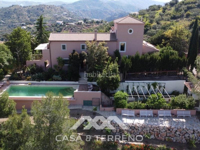 Foto 3e6c0780-e315-4a06-93f7-15048f9af1cb. Casa amb piscina a Comares