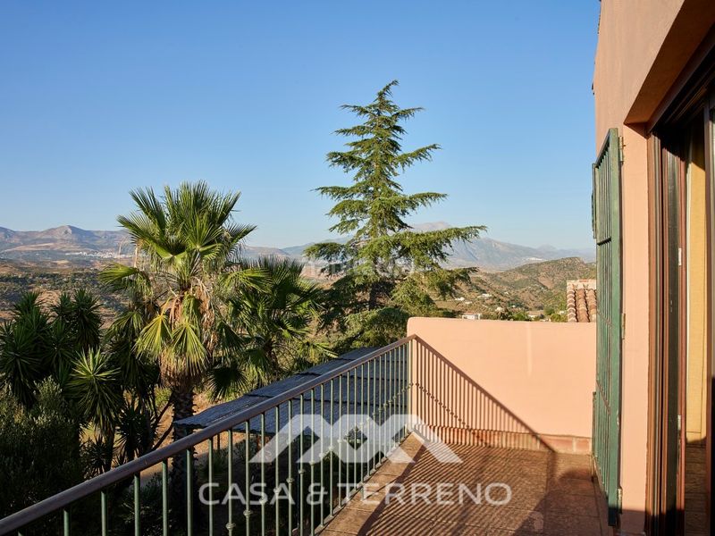 Foto 493a83f0-0dd8-4812-8b3e-02f15627990b. Casa amb piscina a Comares