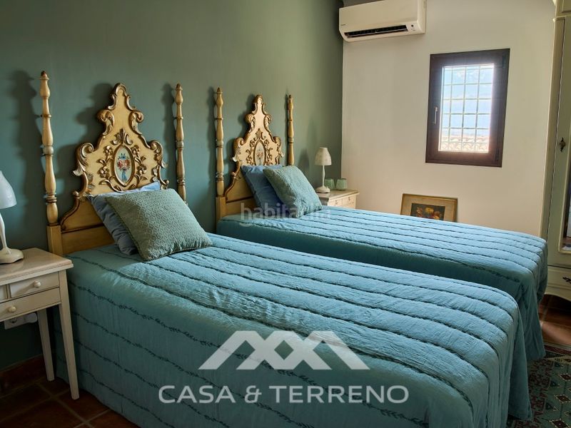 Foto 6fb9df83-b942-4f30-81c7-6be960efdc5a. Casa amb piscina a Comares