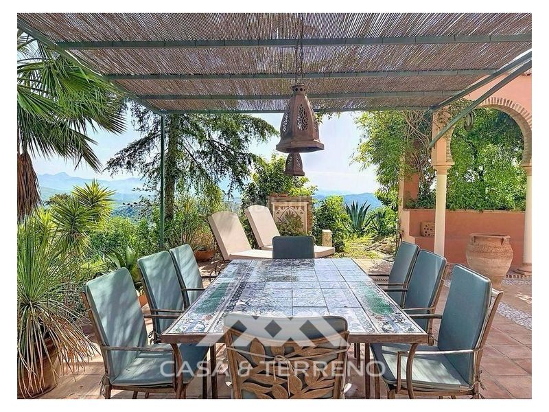 Foto b0fb9583-c4dd-451f-9171-699624493359. Casa amb piscina a Comares