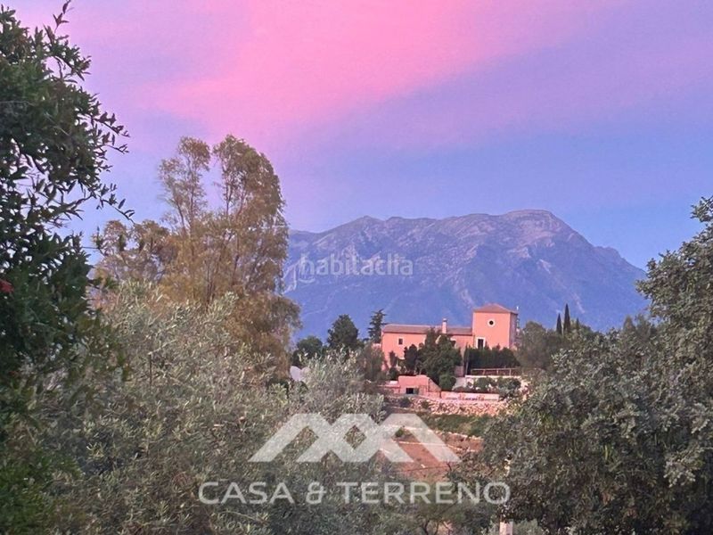 Foto bcd8f02e-1fb4-4d99-8cee-43c9b9d463a8. Casa amb piscina a Comares