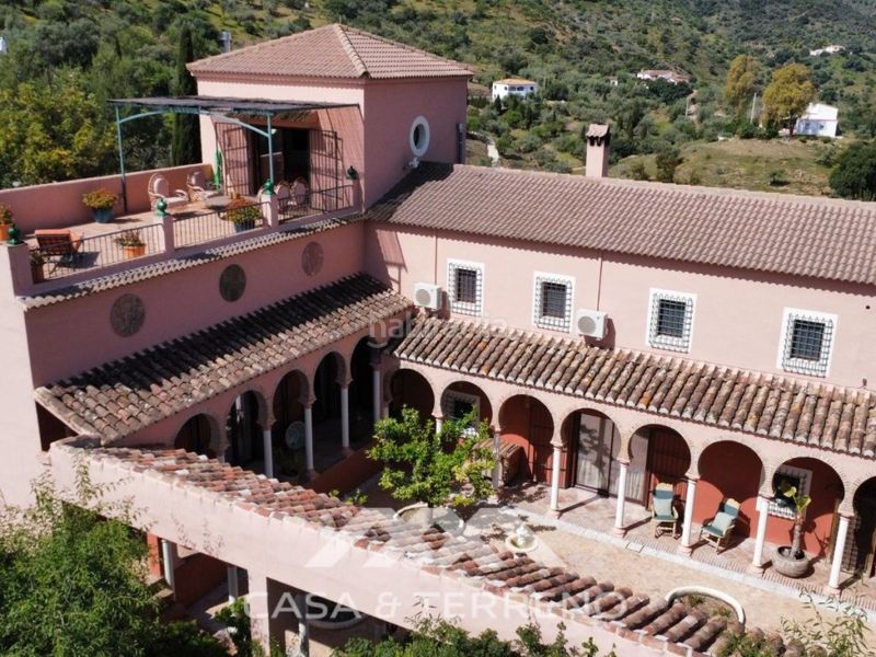 Foto cbd7a4a5-b9bd-4117-875e-87b4f45d3966. Casa amb piscina a Comares