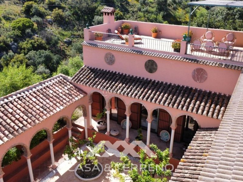 Foto f3d98187-9bf4-4220-b3ae-f93ccaca38c8. Casa amb piscina a Comares