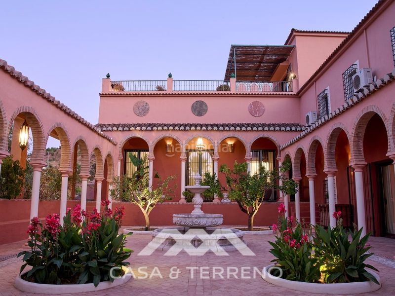 Foto f5869e80-f8c1-4746-bfa1-d37069f2cdda. Casa amb piscina a Comares