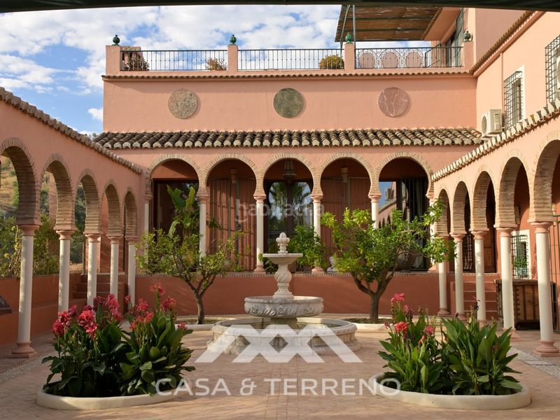 Foto 71b485bb-4989-4c45-a857-00df876a59ef. Casa amb piscina a Comares