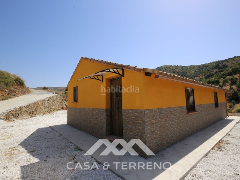 Foto a20aa6ef-1813-40b1-b9c3-078983594993. Casa amb aparcament a Totalán