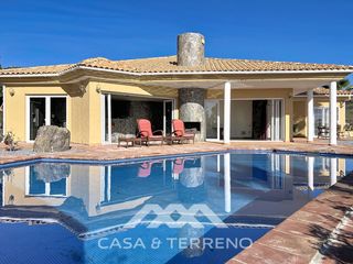 Casa  Poligono 1 paraje 28 benthomiz. Villa en venta en algarrobo con vistas al mar y montaña