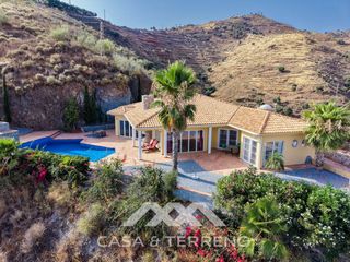 Casa  Poligono 1 paraje 28 benthomiz. Villa en venta en algarrobo con vistas al mar y montaña