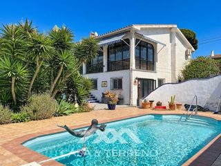 Casa  Calle poniente (riv.trayamar). Magnífica oportunidad en caleta de vélez  a pocos pasos de la pl