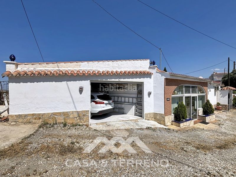 Foto a692dcdb-f53f-4422-ad34-d0d9a46b7240. Xalet amb aparcament piscina a Urbanización Santa Rosa Torrox