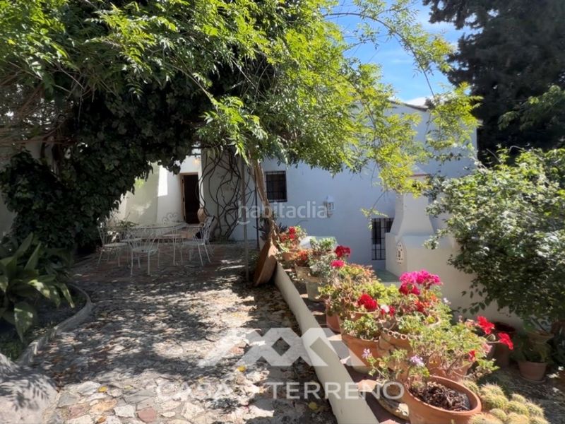 Foto fffc987a-86ad-49a4-94a7-9e672c9e6f89. Casa amb aparcament piscina a Comares