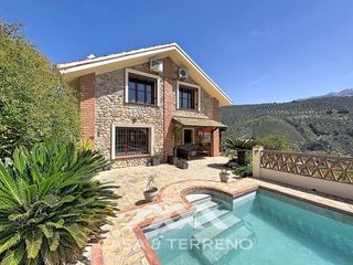 Casa a Alcaucín. Chalet en venta en alcaucín