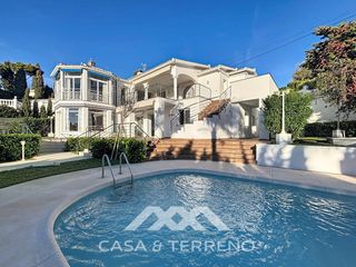 House  Calle sevilla. Villa en venta en caleta de vélez