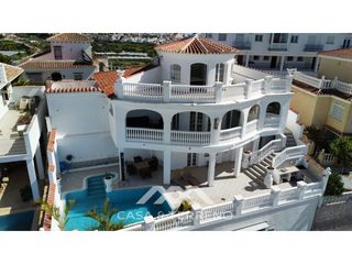 House  Urbanizacion cerro garbancito. Chalet en venta en torrox con impresionantes vistas al mar y a l
